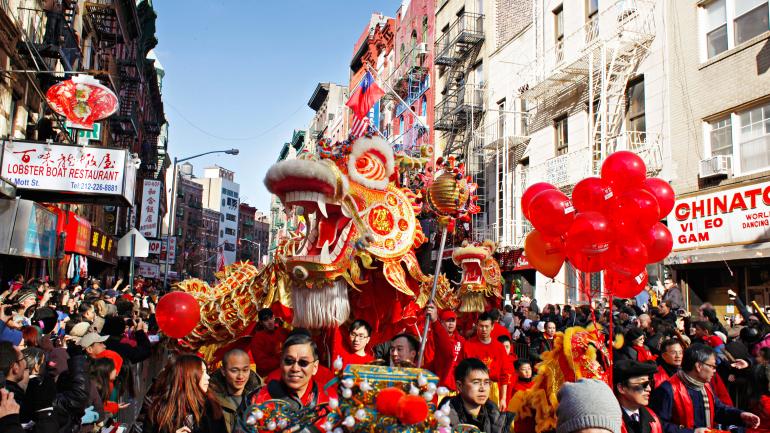 曼哈顿唐人街庆祝农历新年的游行 曼哈顿唐人街庆祝农历新年的游行