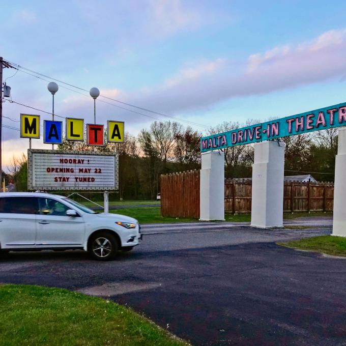 纽约州萨拉托加县 Malta Drive-In Theatre 汽车电影院入口 纽约州萨拉托加县 Malta Drive-In Theatre 汽车电影院入口