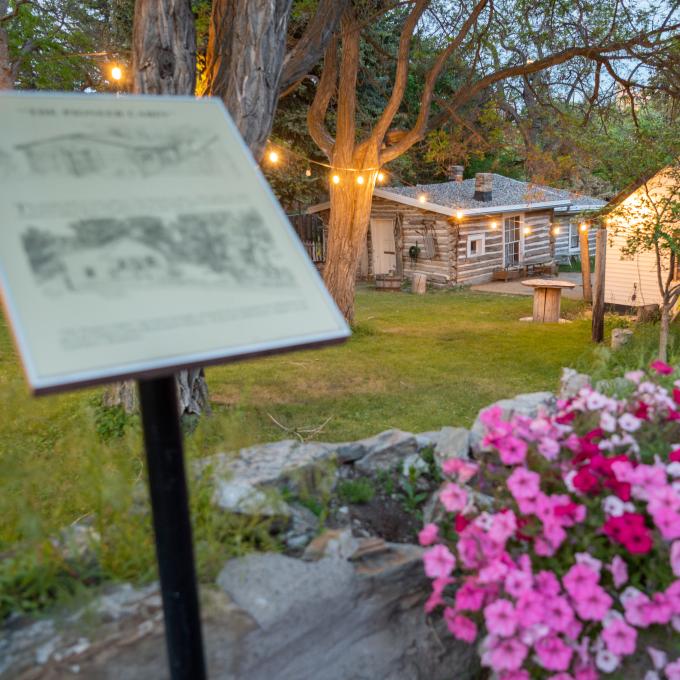 蒙大拿州海伦娜开拓者小屋遗迹夜景 蒙大拿州海伦娜开拓者小屋遗迹夜景