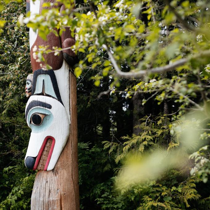 阿拉斯加州凯奇坎附近 Saxman and Totem Bight State Park 州立公园的图腾柱 阿拉斯加州凯奇坎附近 Saxman and Totem Bight State Park 州立公园的图腾柱