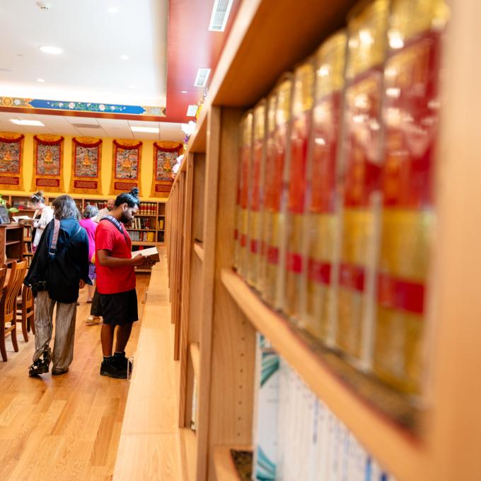 纽约州伊萨卡达赖喇嘛图书馆和学习中心内部 纽约州伊萨卡达赖喇嘛图书馆和学习中心内部