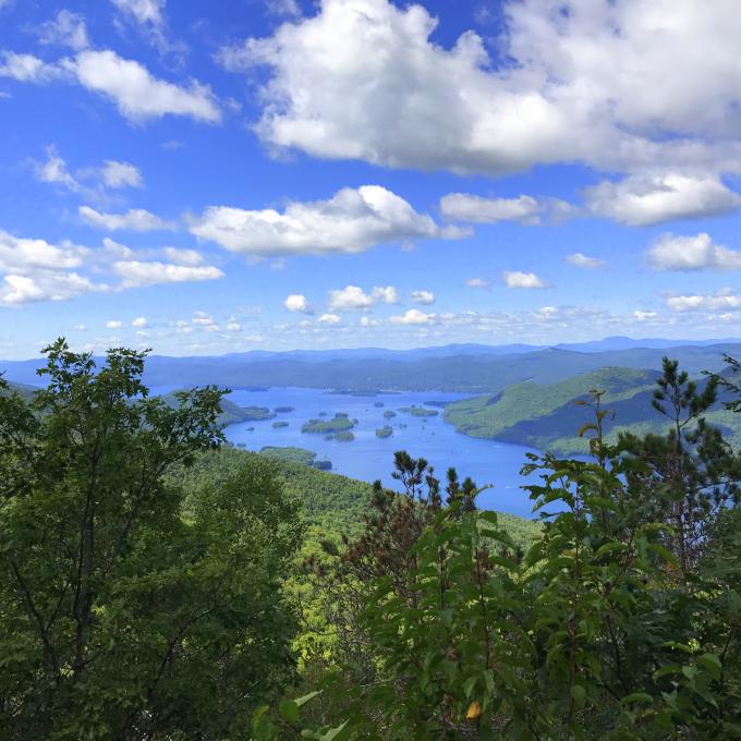 从布莱克山欣赏纽约州乔治湖的美景 从布莱克山欣赏纽约州乔治湖的美景
