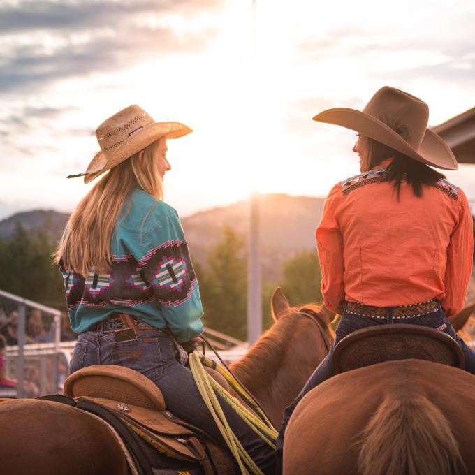 True Western Roundup 活动期间,在科罗拉多州杜兰戈骑马游览 True Western Roundup 活动期间,在科罗拉多州杜兰戈骑马游览