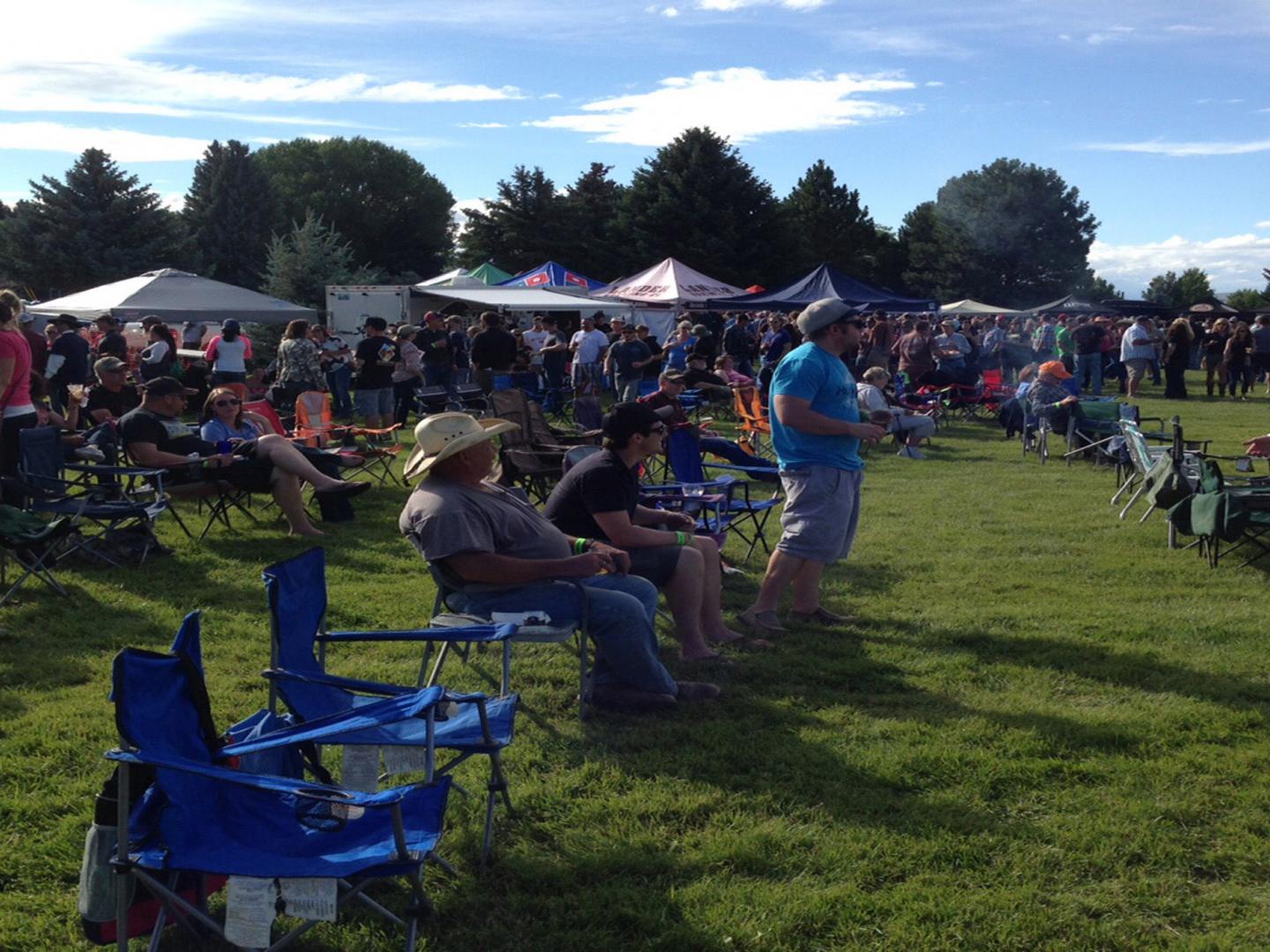 黄石啤酒节上的人群