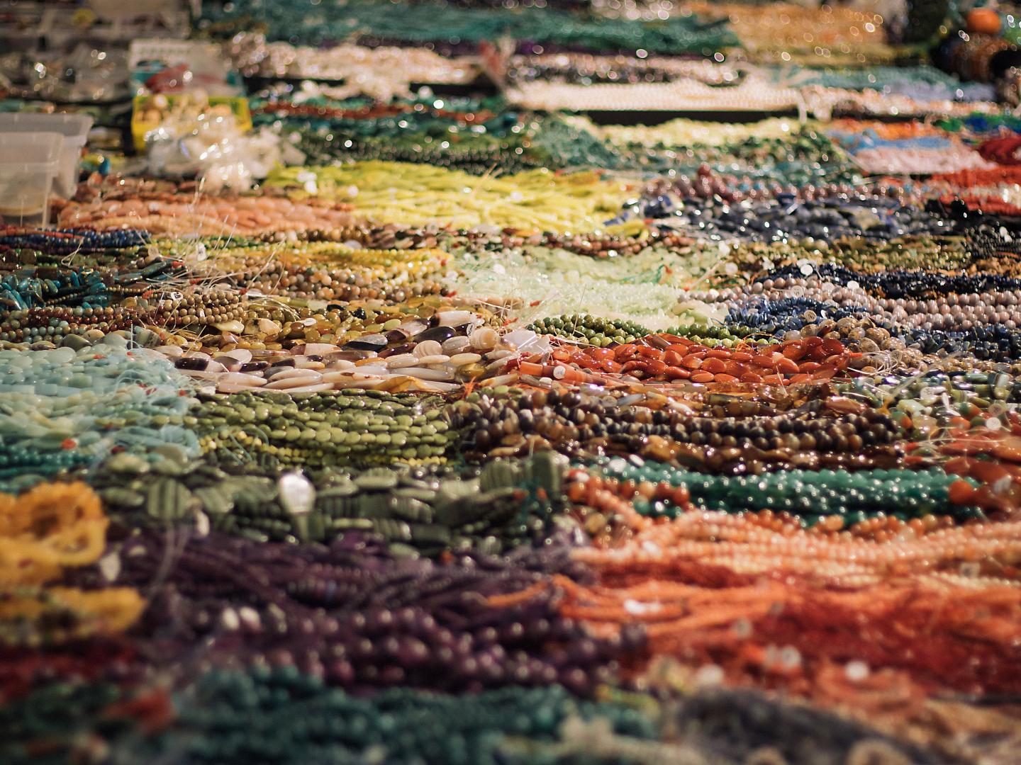 图森珠宝、矿晶与化石展上色彩缤纷的展品 图森珠宝、矿晶与化石展上色彩缤纷的展品