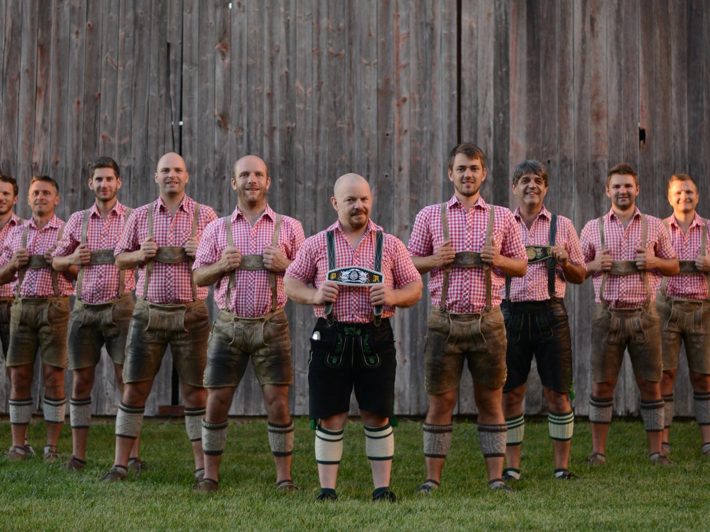 啤酒节上一位身材高大的绅士