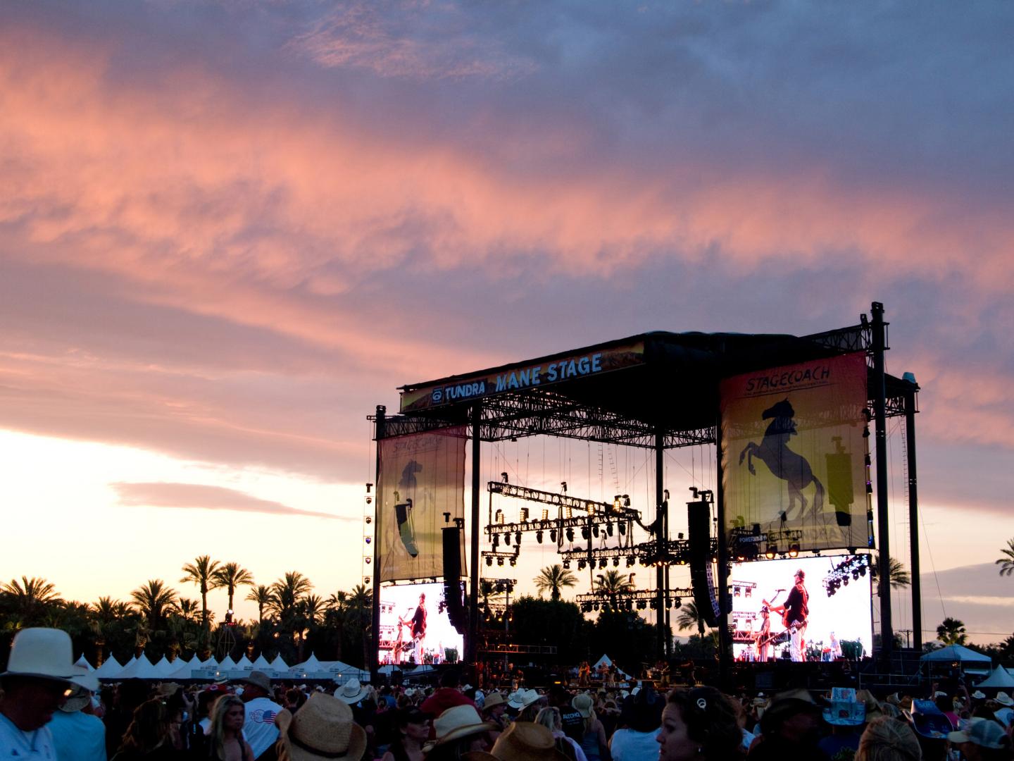 大篷车乡村音乐节的主舞台