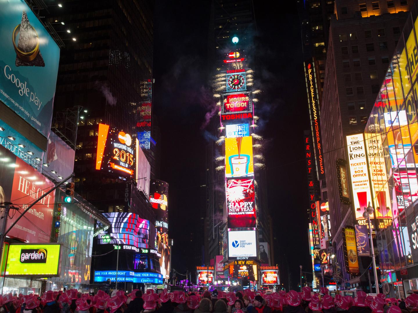 时代广场跨年夜期间彩球降落前的场景 时代广场跨年夜期间彩球降落前的场景