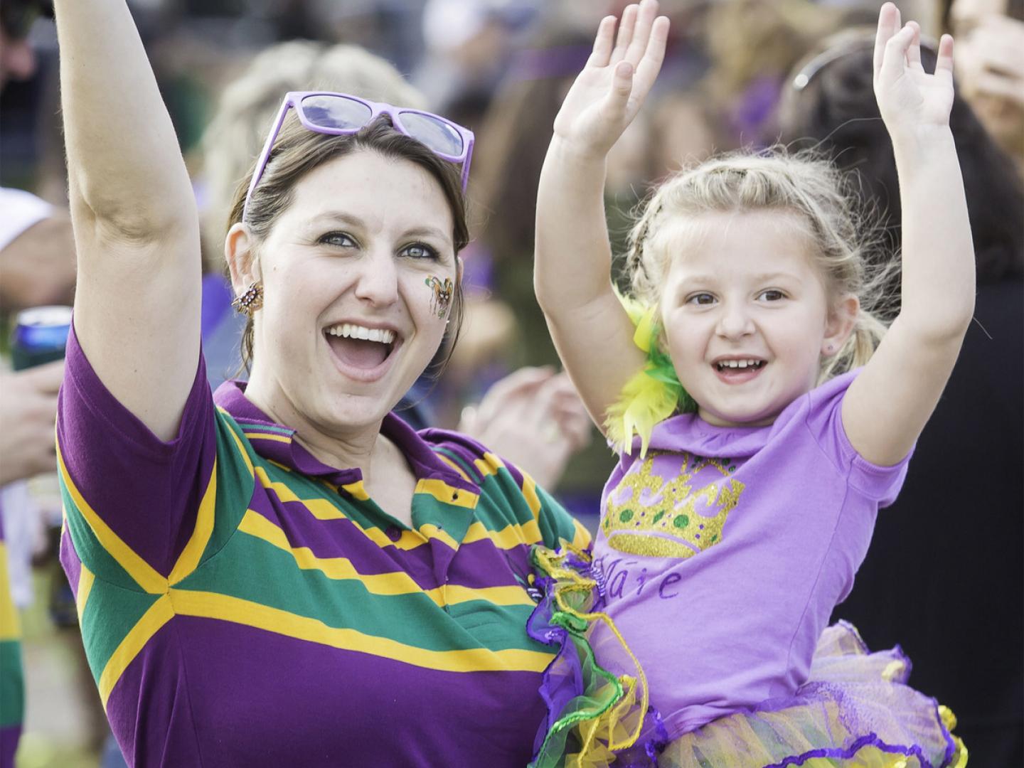 在新奥尔良狂欢节上尽情呐喊