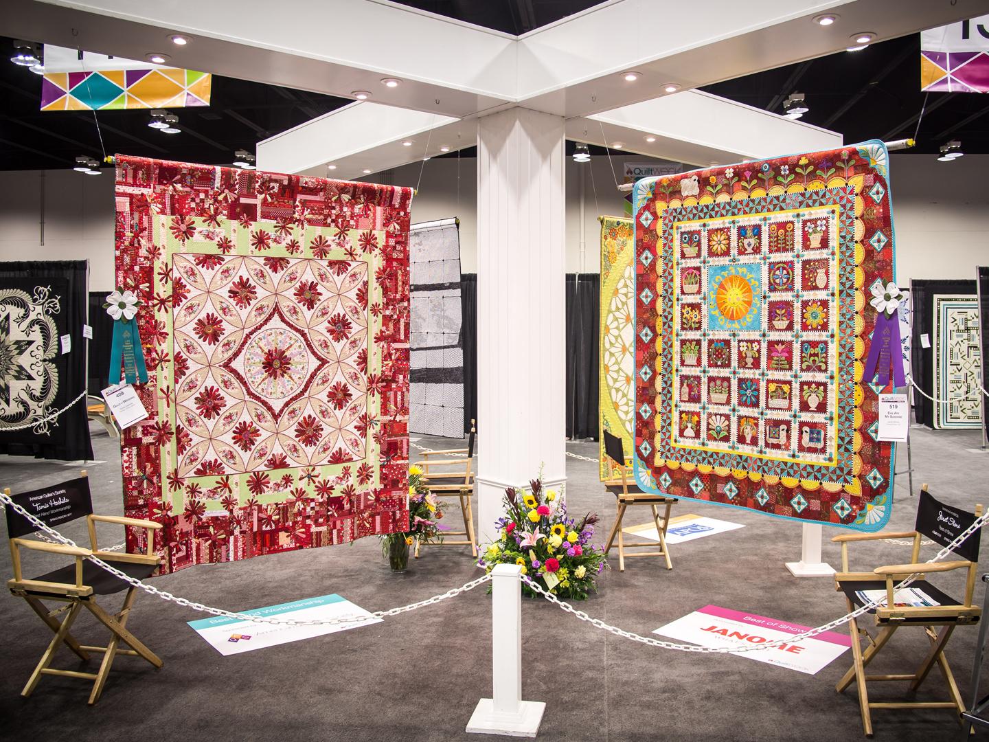 比赛选手在肯塔基州帕迪尤卡春季 AQS QuiltWeek 拼布周上秀拼布技巧 比赛选手在肯塔基州帕迪尤卡春季 AQS QuiltWeek 拼布周上秀拼布技巧