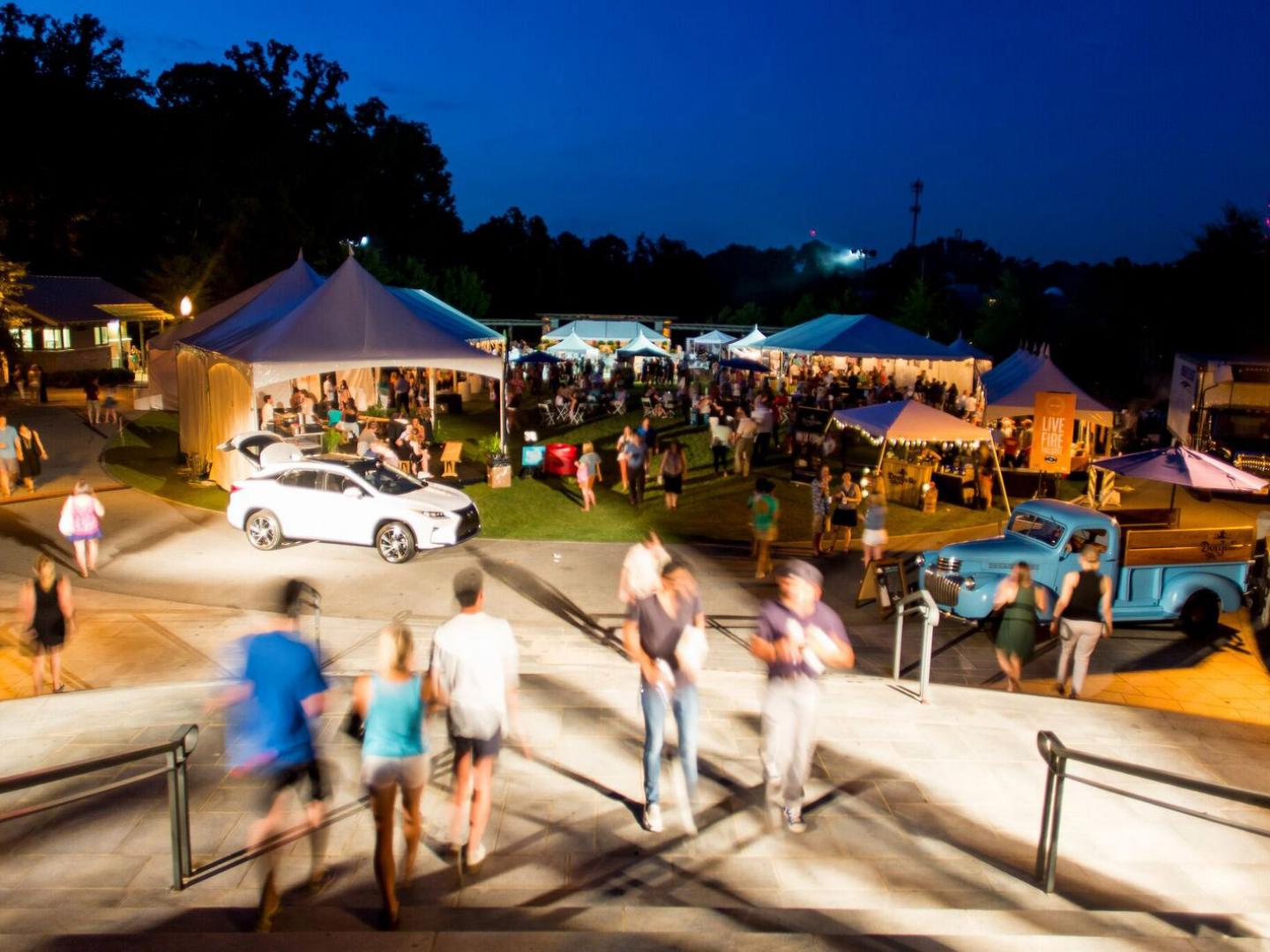 亚特兰大美食与美酒节期间的户外美食活动