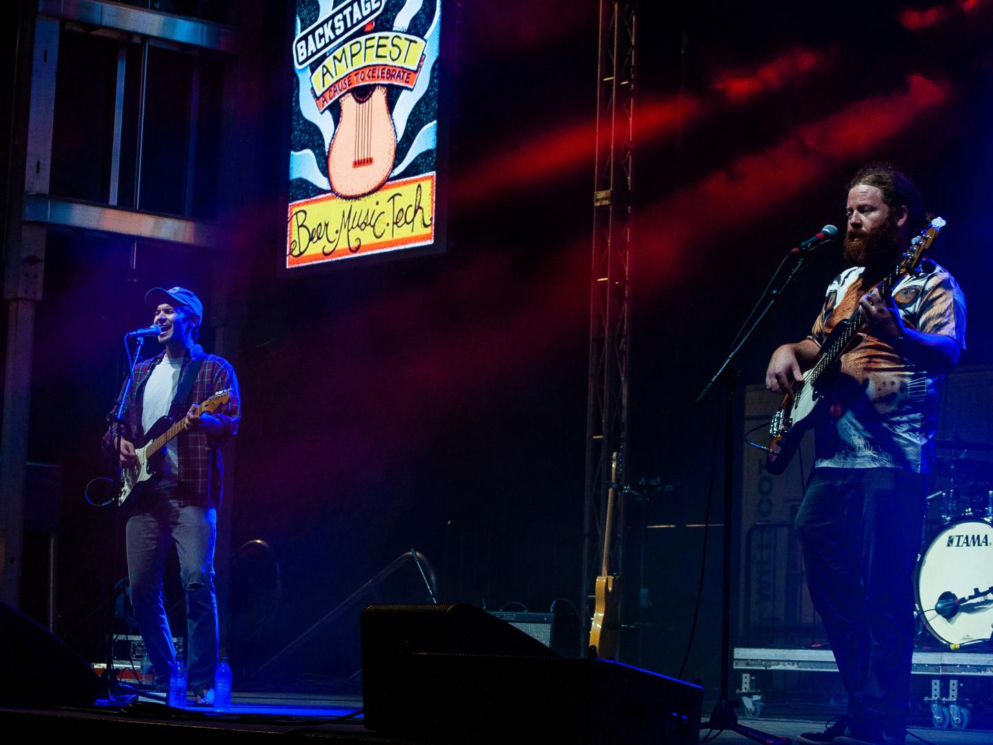 在罗杰斯 Walmart AMP 场馆（阿肯色州露天音乐厅）举办的 AMP Fest 音乐节上的音乐会节目