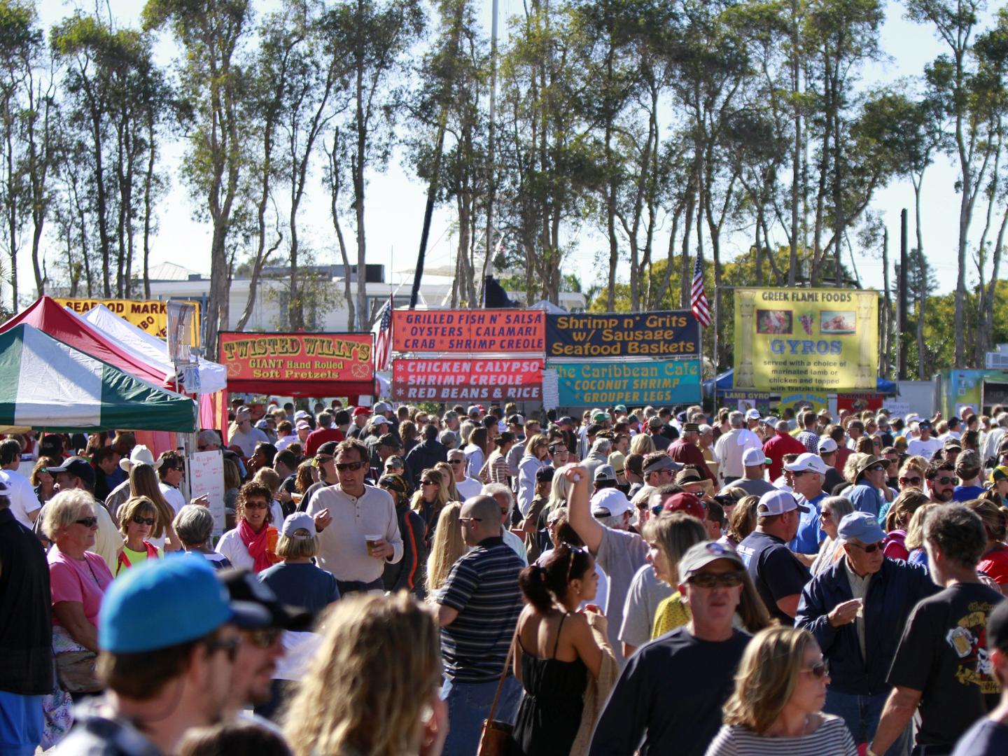 佛罗里达州科特斯钓鱼节的参与者