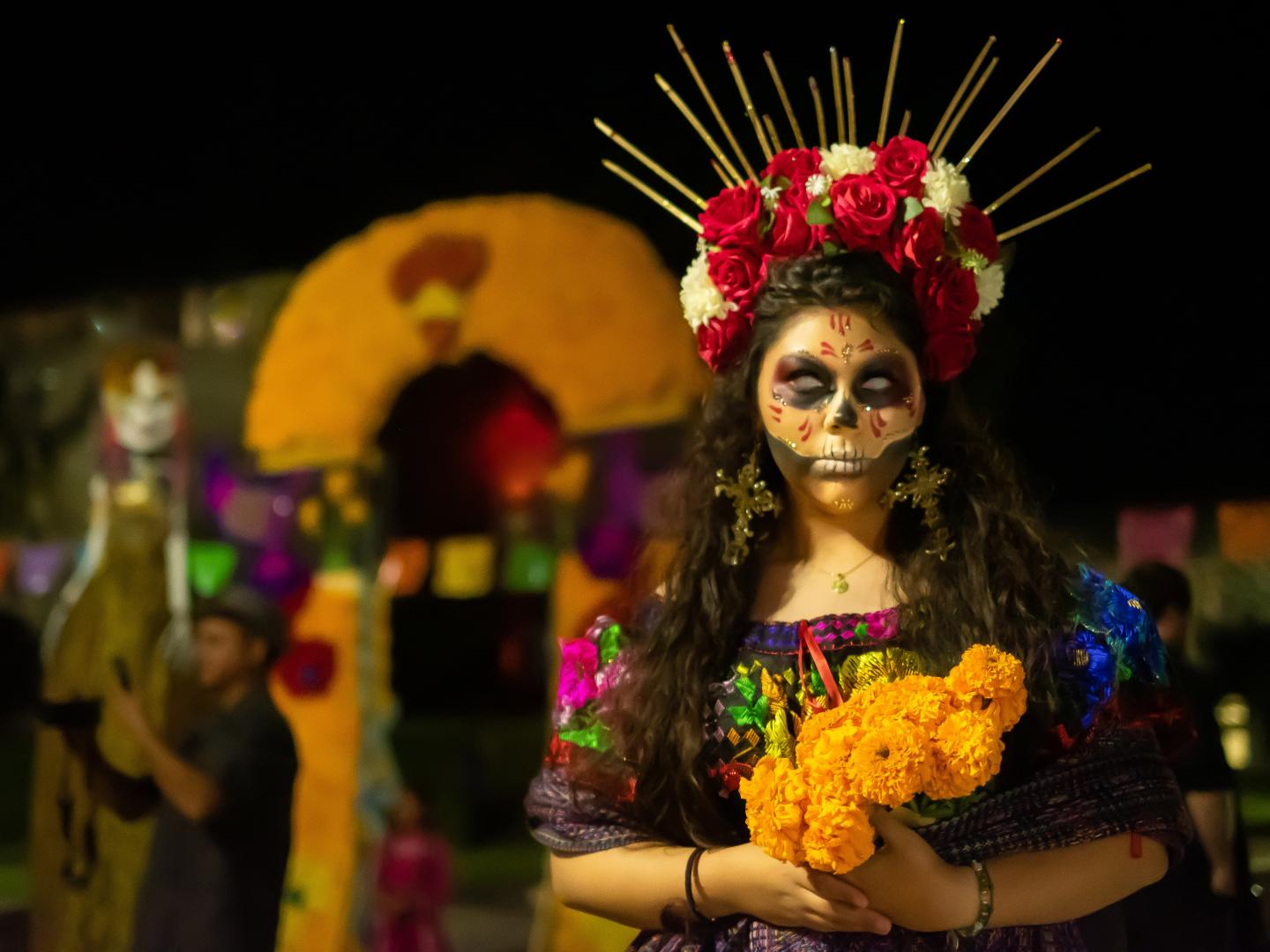 圣安娜亡灵节 Noche de Altares(祭坛之夜)欢庆活动上出现的传统服饰 圣安娜亡灵节 Noche de Altares(祭坛之夜)欢庆活动上出现的传统服饰