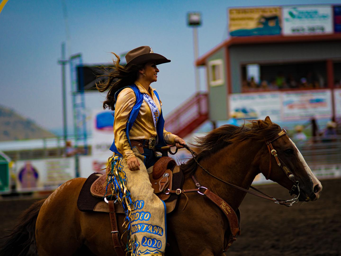 蒙大拿州海伦娜 Last Chance Stampede & Fair 竞技表演赛上的比赛选手