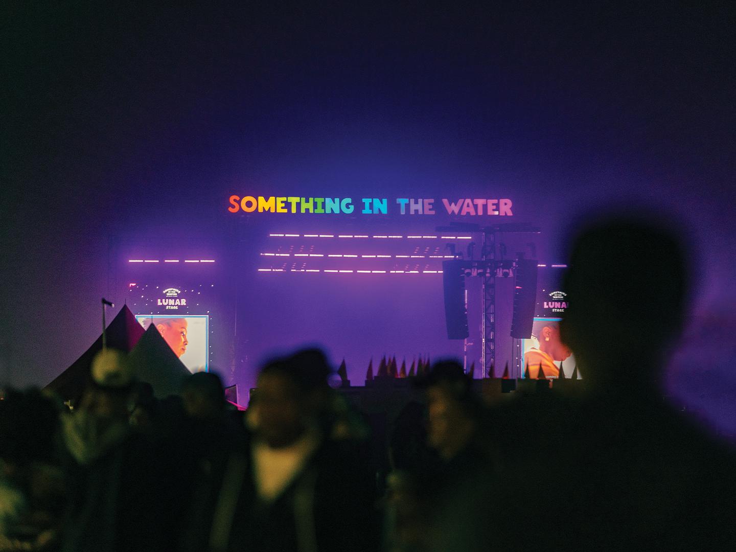 在弗吉尼亚州弗吉尼亚海滩的 Something in the Water Music Festival 音乐节感受现场演出的魅力 在弗吉尼亚州弗吉尼亚海滩的 Something in the Water Music Festival 音乐节感受现场演出的魅力