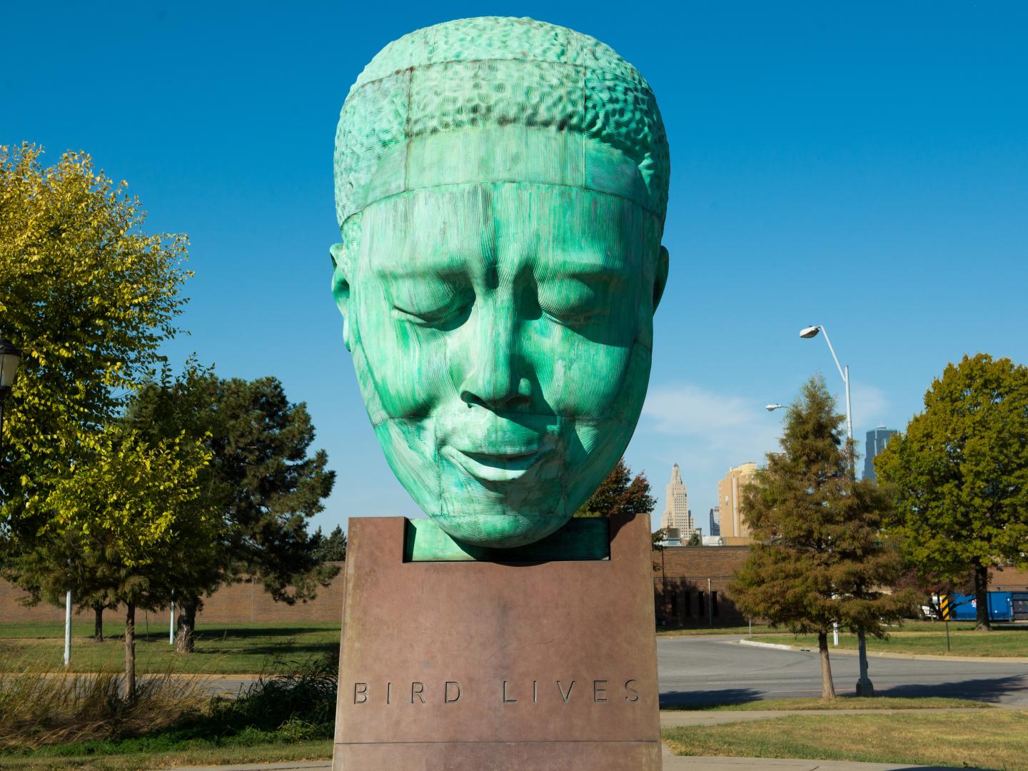 堪萨斯城 18th & Vine 历史爵士区的查理·帕克雕像 堪萨斯城 18th & Vine 历史爵士区的查理·帕克雕像