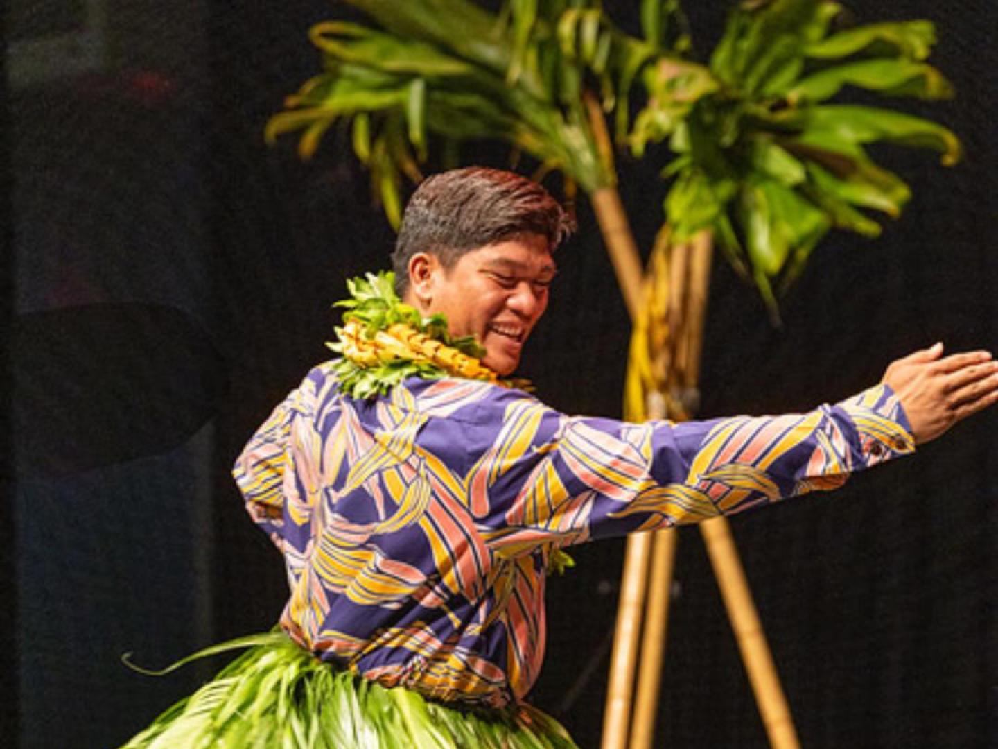 在可爱岛的莫基哈纳节 (Mokihana Festival) 上表演的传统草裙舞