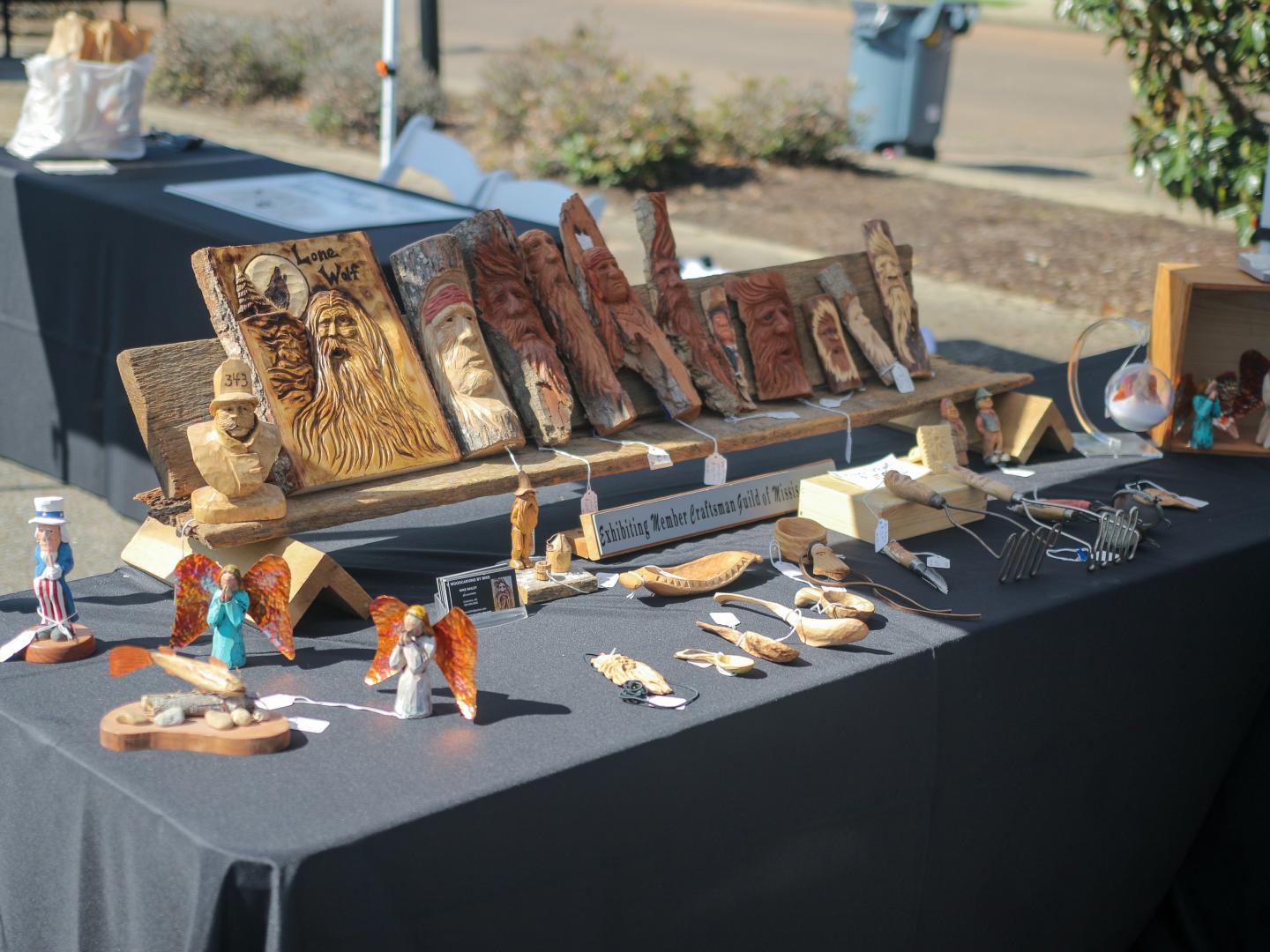 密西西比州哥伦布 Catfish in the Alley 美食节上展出的工艺品