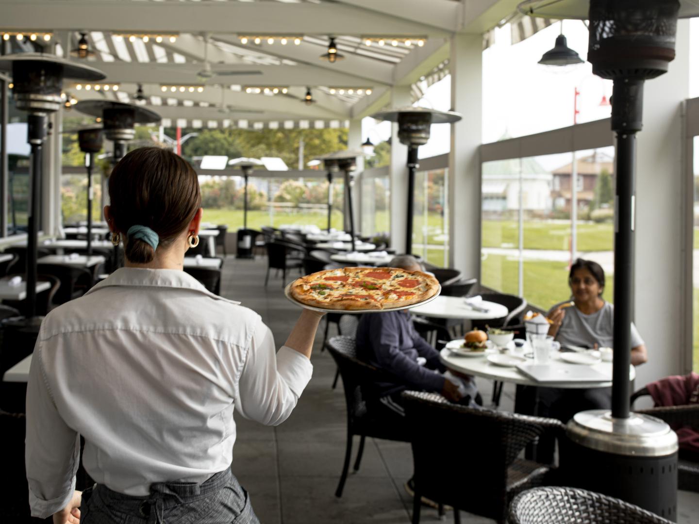 在纽约州韦斯特切斯特县享用美餐