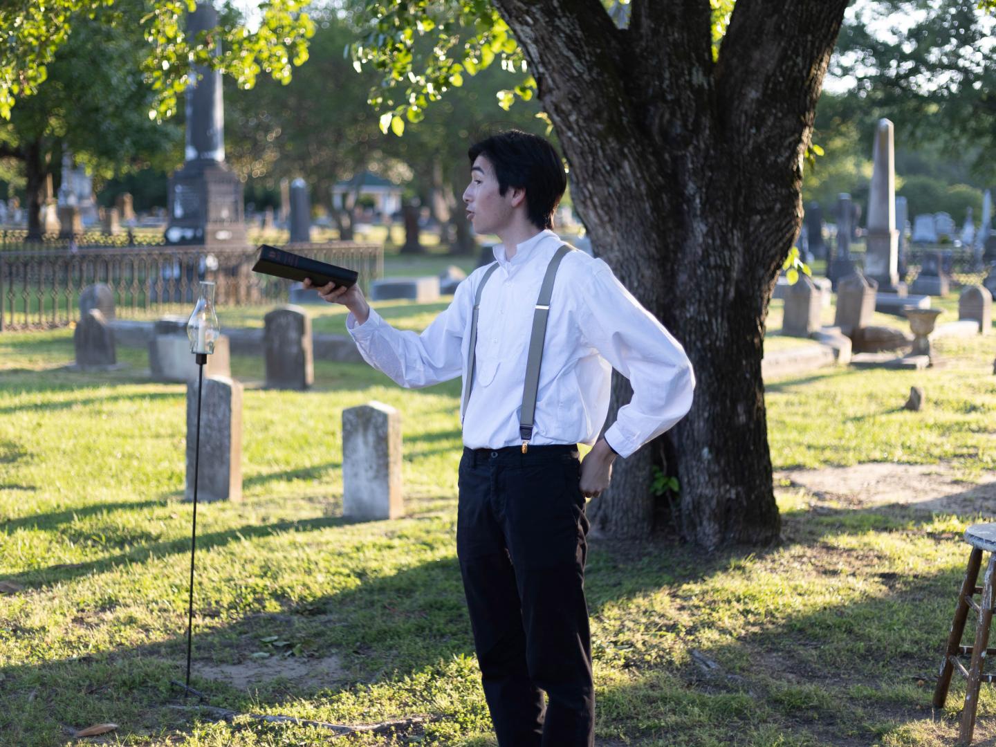 密西西比州哥伦布《地穴传说》重现演出