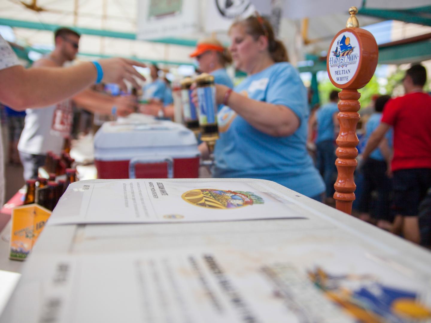 在蒙大拿州米苏拉举行的花园市啤酒节 在蒙大拿州米苏拉举行的花园市啤酒节