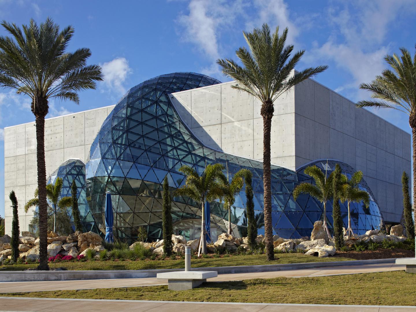 佛罗里达州圣彼德斯堡达利博物馆的外景