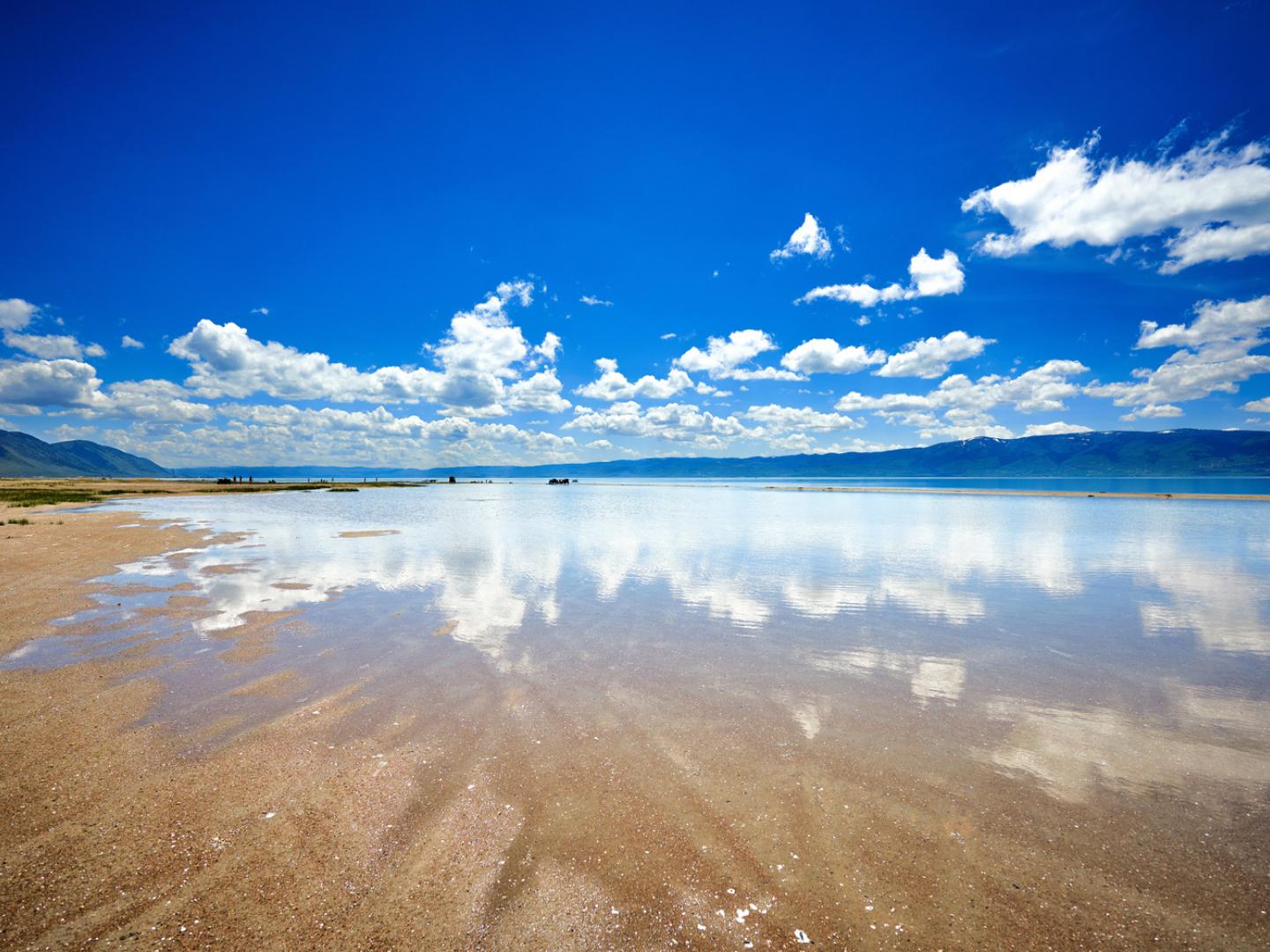 熊湖州立公园的碧水蓝天