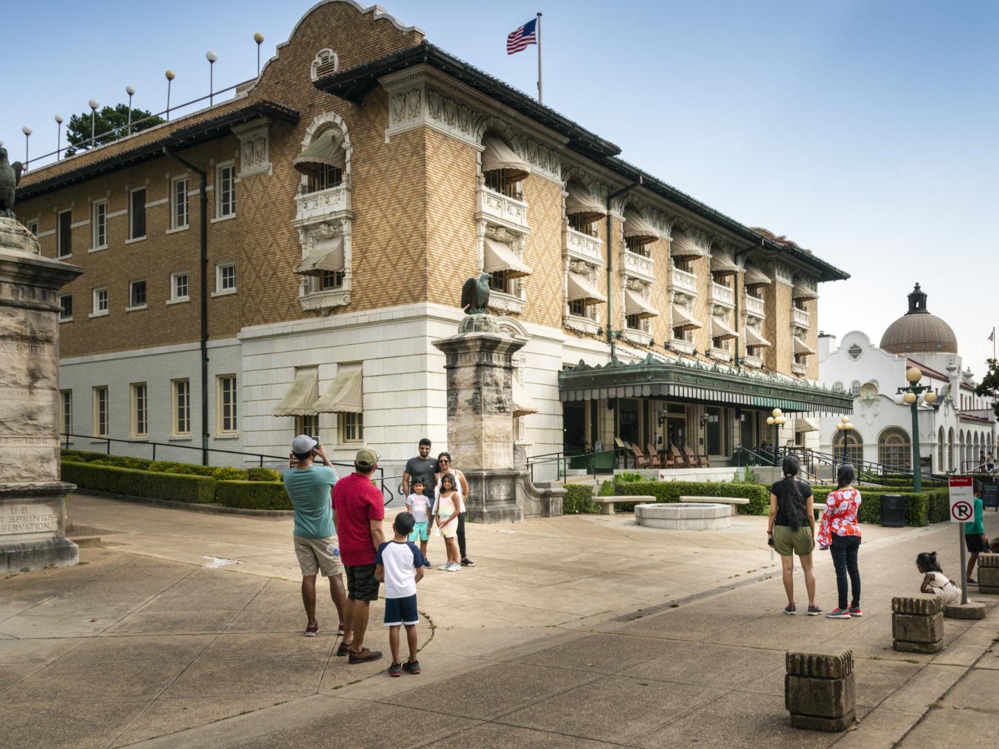欣赏阿肯色州温泉城浴所一条街的建筑 欣赏阿肯色州温泉城浴所一条街的建筑