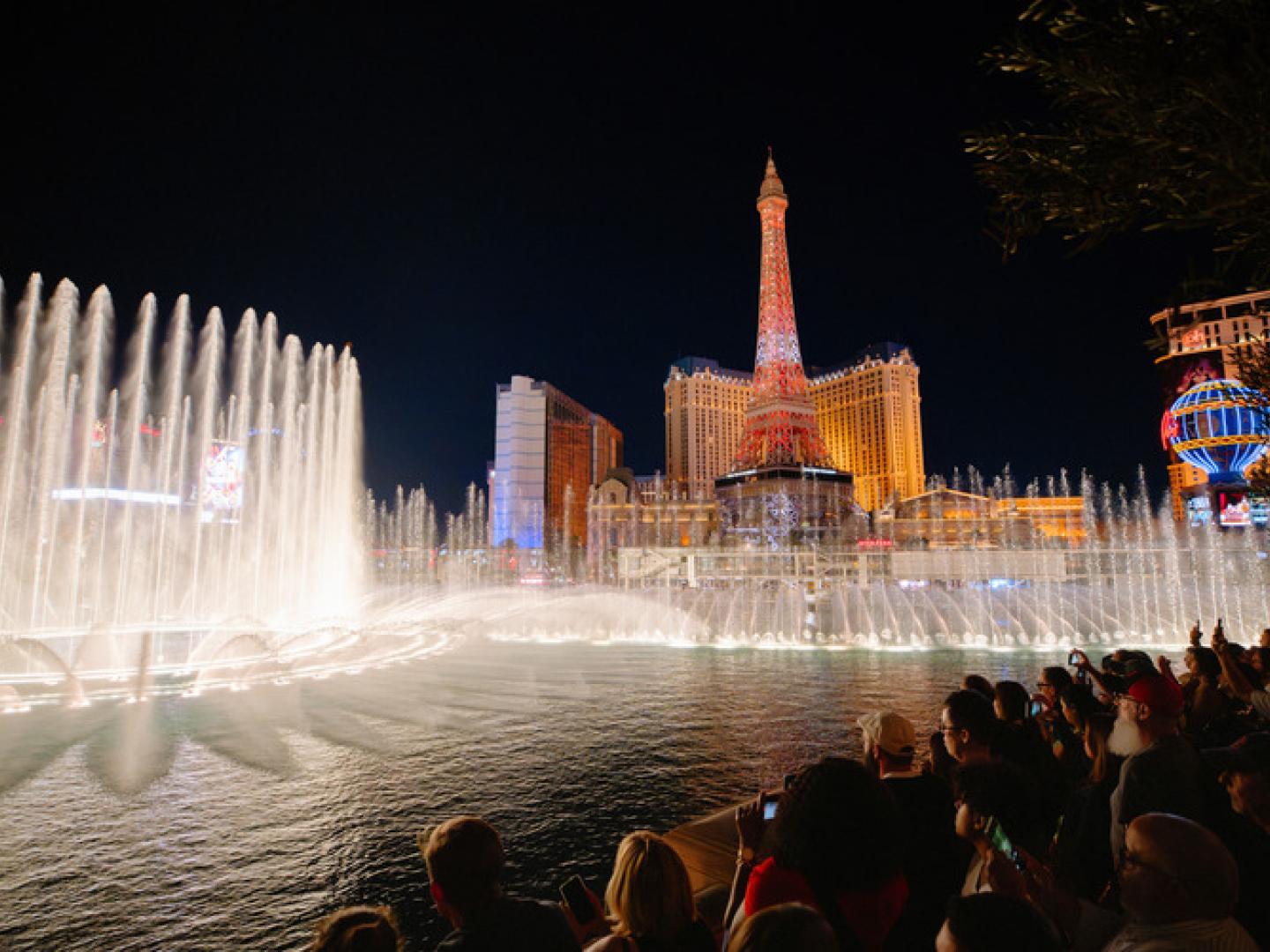 内华达州拉斯维加斯大道的百乐宫音乐喷泉