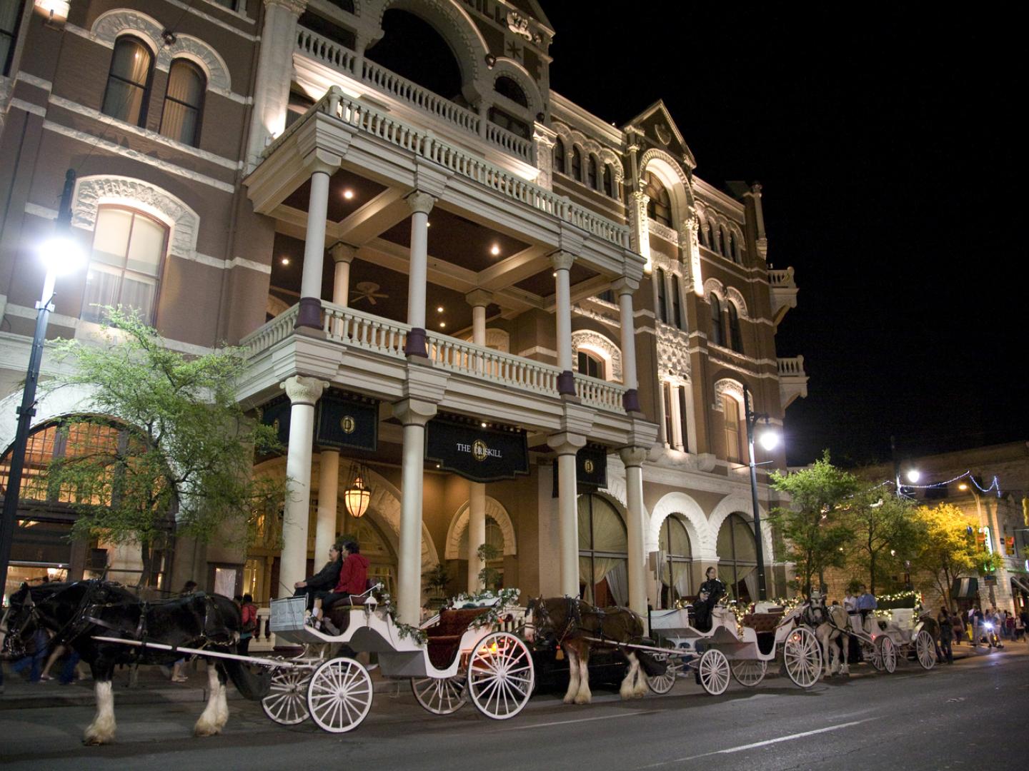 德克萨斯州奥斯汀第六街的马车