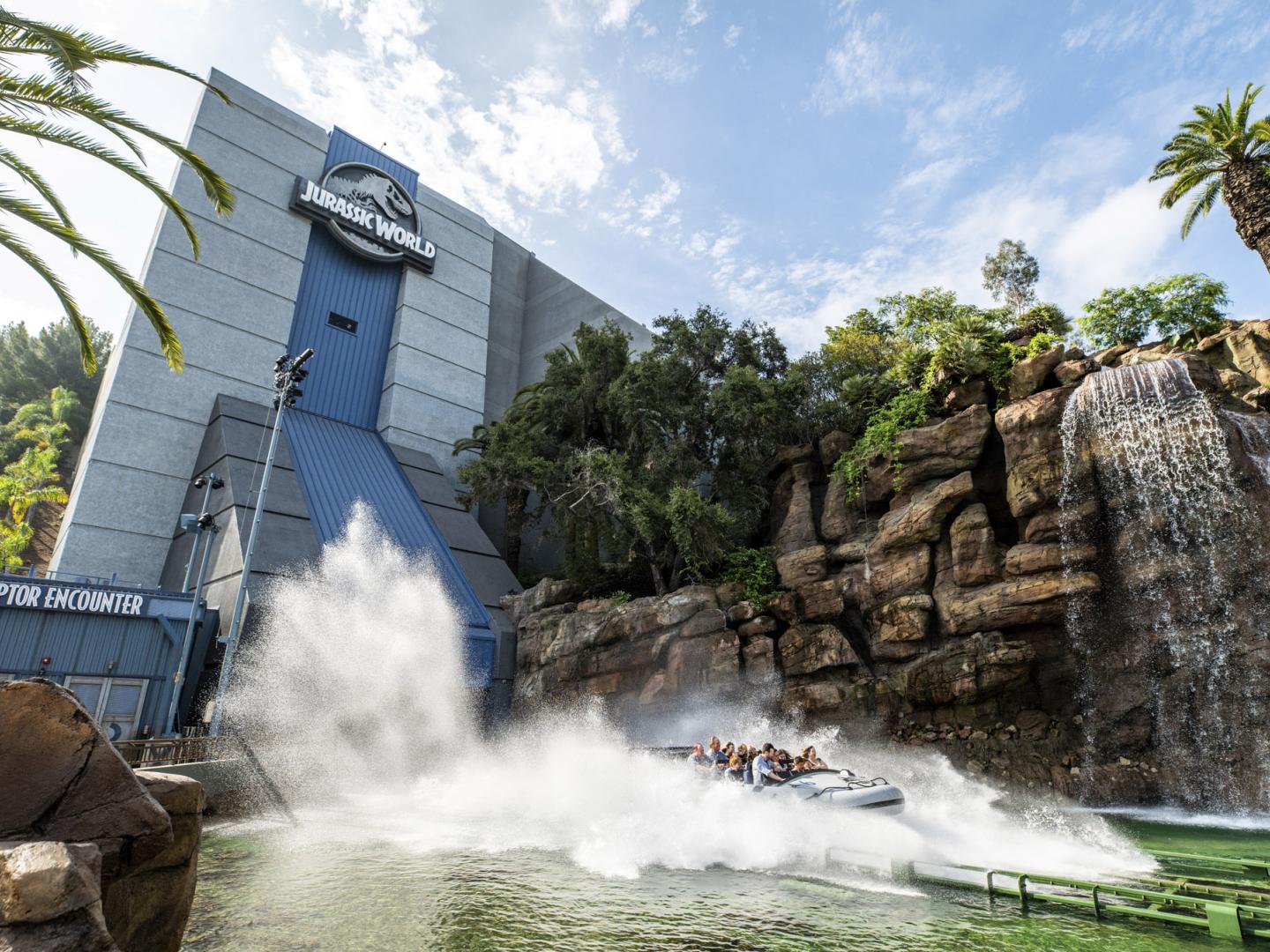 Jurassic World – The Ride 过山车中飞溅的水花 Jurassic World – The Ride 过山车中飞溅的水花