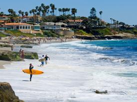 圣地亚哥海岸的经典加利福尼亚州冲浪场景