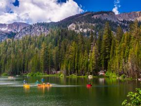 皮划艇是马麦斯湖一项热门的夏季活动 皮划艇是马麦斯湖一项热门的夏季活动