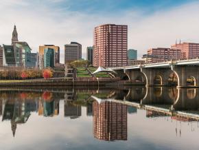 康涅狄格河沿岸的州府天际线景观 康涅狄格河沿岸的州府天际线景观