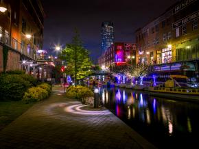 俄克拉荷马城市中心运河沿岸的布里克敦区 俄克拉荷马城市中心运河沿岸的布里克敦区