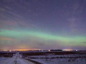 北极光照亮冬日夜空 北极光照亮冬日夜空