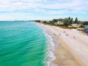 安娜玛丽亚岛的纯白沙滩和清澈海水 安娜玛丽亚岛的纯白沙滩和清澈海水