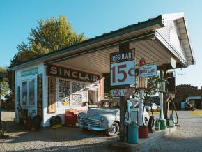 位于密苏里州阿什格罗夫的老式加油站 Gary’s Gay Parita