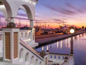 科珀斯克里斯蒂市区海堤 (Corpus Christi Downtown Seawall) 将游客迎入德克萨斯州迷人的科珀斯克里斯蒂海湾 科珀斯克里斯蒂市区海堤 (Corpus Christi Downtown Seawall) 将游客迎入德克萨斯州迷人的科珀斯克里斯蒂海湾