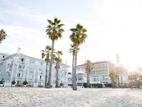 加利福尼亚州圣莫尼卡海滩和卡萨德尔马尔酒店 (Hotel Casa del Mar) 的百叶窗 加利福尼亚州圣莫尼卡海滩和卡萨德尔马尔酒店 (Hotel Casa del Mar) 的百叶窗