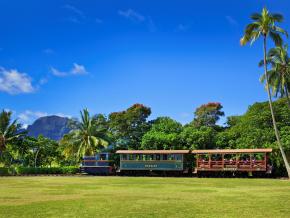 在奇亚胡纳种植园 (Kilohana Plantation) 乘坐可爱岛种植园铁路 (Kauaʻi Plantation Railway) 在奇亚胡纳种植园 (Kilohana Plantation) 乘坐可爱岛种植园铁路 (Kauaʻi Plantation Railway)