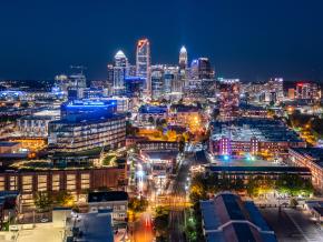 北卡罗来纳州夏洛特市的夜景 北卡罗来纳州夏洛特市的夜景