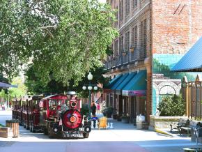 乘坐“Last Chance”号观光火车游览热门景点 乘坐“Last Chance”号观光火车游览热门景点