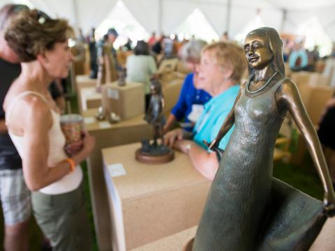 科罗拉多州拉夫兰的周末雕塑展（Sculpture Show Weekend）上的艺术活动