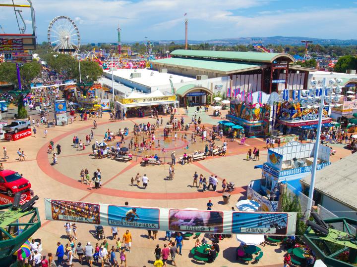 鸟瞰橙县嘉年华盛况