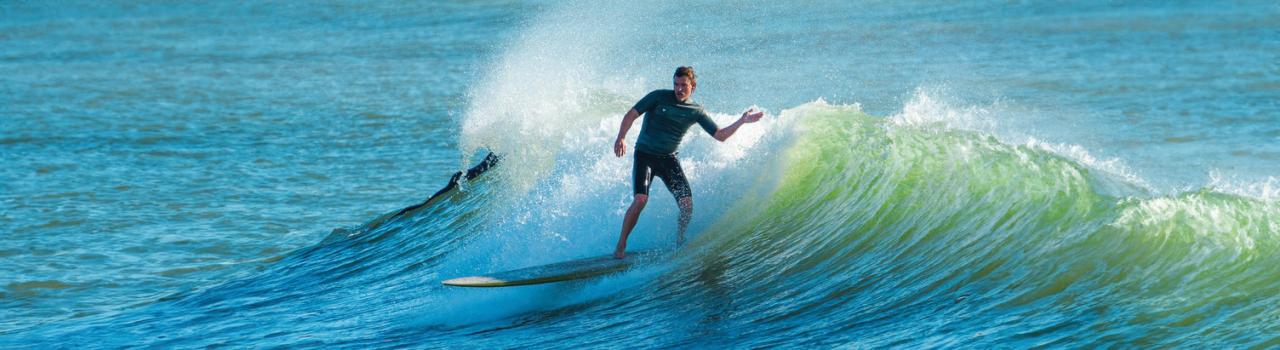 在德克萨斯州科珀斯克里斯蒂的 JB Luby Beach Surf Park 公园冲浪 在德克萨斯州科珀斯克里斯蒂的 JB Luby Beach Surf Park 公园冲浪