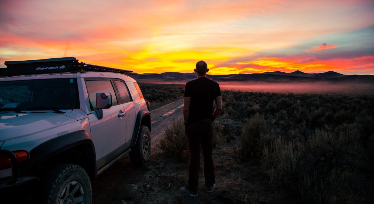 内华达州黑岩沙漠中高耸的岩石峡谷