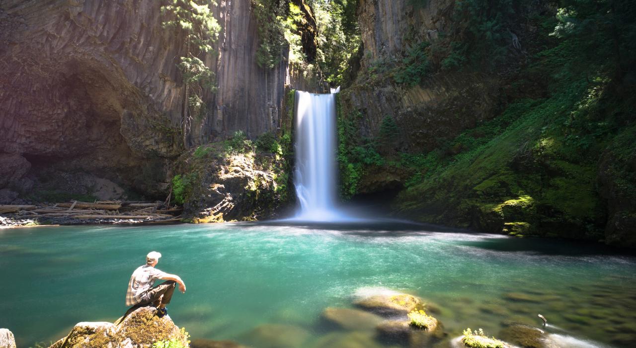 俄勒冈州众多瀑布之一