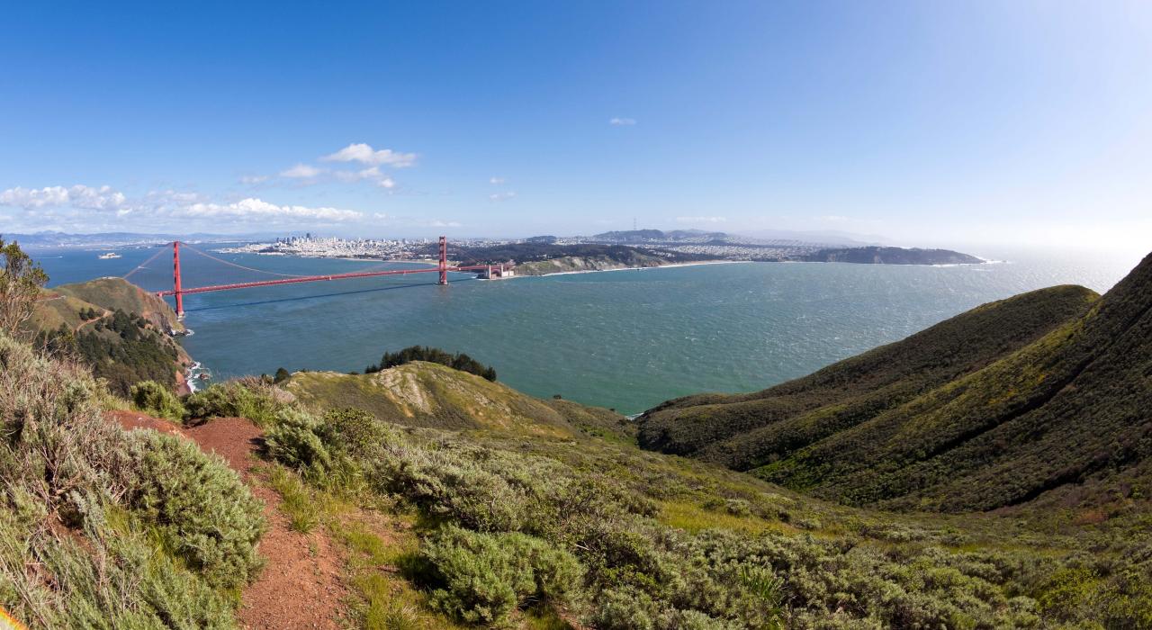 以标志性的装饰艺术桥和旧金山为背景的如画风景 以标志性的装饰艺术桥和旧金山为背景的如画风景